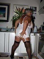 Older mature British feature Ñrack porn pics